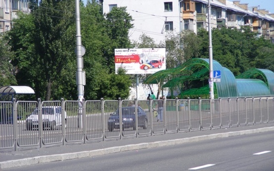 Фото рекламной плоскости по адресу Перова бул., 13 (маркет "Фора", Библиотека им. П.М.Буйка, магазин "MOYO", по направ. к просп. Ватутина)