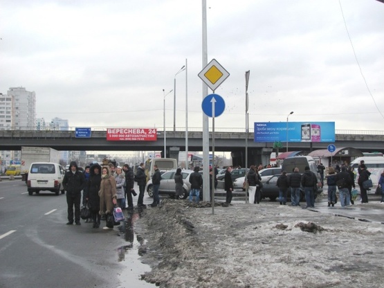 Фото рекламної площини за адресою Бажана Н. просп. (ст. м. Харьковская, McDonald's, рынок, направ. Бориспольское шоссе), бэклайт