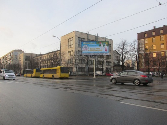 Фото рекламной плоскости по адресу Пражская ул., 5 (БЦ "Прага", магазин "Продукты", ЗОШ  №126), в направ. Дарницкой площади