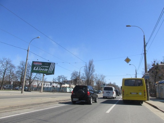 Фото рекламної площини за адресою Пражская ул., 5 (БЦ "Прага", магазин "Продукты", ЗОШ  №126), направ. из центра города