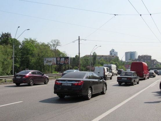 Фото рекламной плоскости по адресу Победы просп. (ст. м.  Берестейская,АЗС "ТНК" , KIA motors, Музей мастерская, УкрСибБанк), направ. в центр города