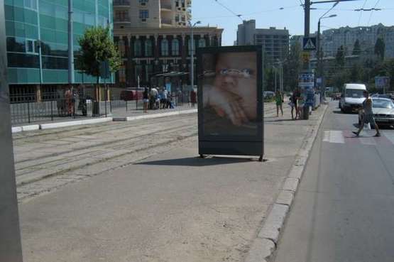 Фото рекламної площини за адресою 10 Квітня пл. - Генуезська вул. - Піонерська вул.