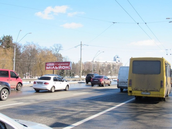 Фото рекламной плоскости по адресу Победы просп. (ст. м.  Берестейская,АЗС "ТНК" , KIA motors, Музей мастерская, УкрСибБанк), направ. в центр города