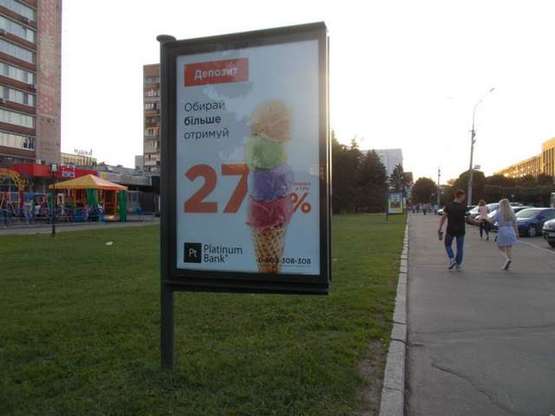 Фото рекламной плоскости по адресу Шевченка бульв. - Лазарєва вул. - Соборна пл.