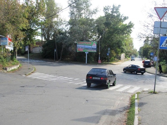 Фото рекламної площини за адресою Амурская ул./ ул. Сумская (АЗС "БРОМ", СТО "Фортуна") направ. Голосеевский прос.