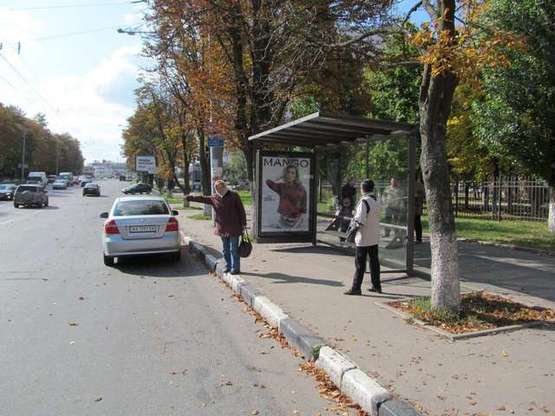 Фото рекламной плоскости по адресу Науки просп. (Леніна просп.), 47 (зупинка)