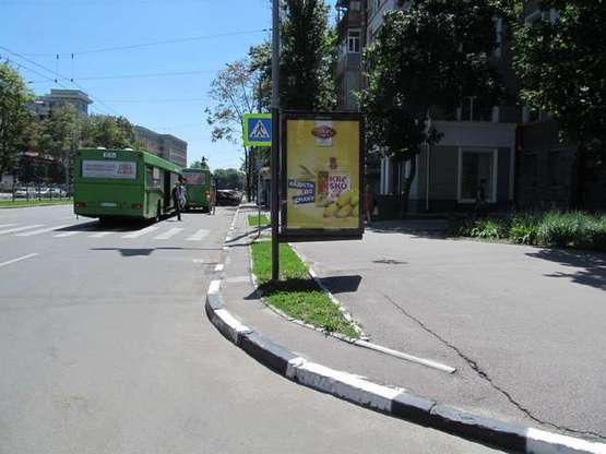 Фото рекламной плоскости по адресу Науки просп. (Леніна просп.), 7 - Бориса Чичибабіна вул.