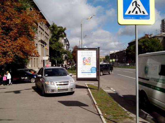 Фото рекламной плоскости по адресу Науки просп. (Леніна просп.), 7 - Бориса Чичибабіна вул.