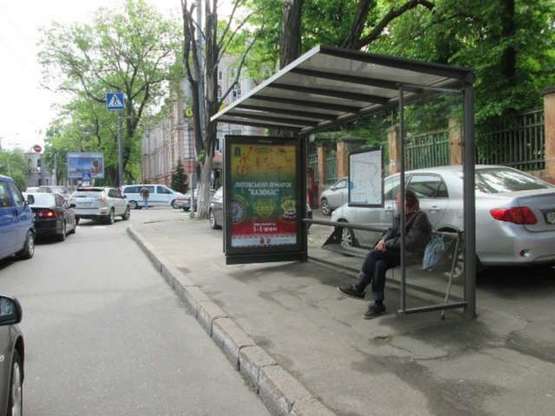 Фото рекламной плоскости по адресу Успенська вул., 3 - Леонтовича вул. (Белінського вул.) (остановка)