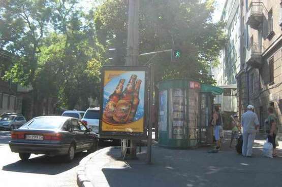 Фото рекламної площини за адресою Успенська вул., 28/30 - Осипова вул.