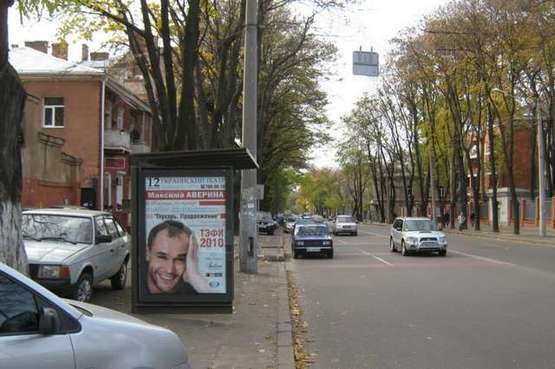 Фото рекламной плоскости по адресу Успенська вул., 3 - Леонтовича вул. (Белінського вул.) (остановка)