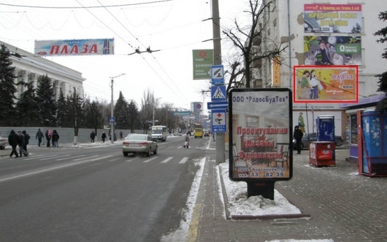 Фото рекламной плоскости по адресу Большая Перспективная (К.Маркса), 44 - Тараса Карпы  (ул.Тимирязев), 66 (настенная нижняя), (Площадь Кирова, серв.центр "Life", БЦ "Барва", Городской совет, "Поварешка"), в направл. ул. Преображенской