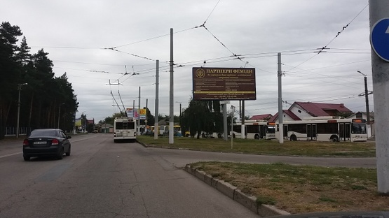 Фото рекламної площини за адресою Короленко ул. (на разделителе), (100м. К АЗС "ОККО") вьезд в город с Черкасс
