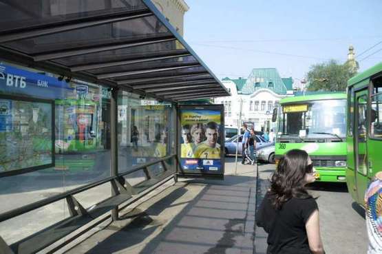 Фото рекламной плоскости по адресу Конституції пл. - Спартаківський пров., (зупинка) №1 (B)