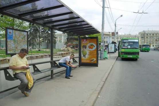 Фото рекламной плоскости по адресу Конституції пл. - Університетська вул., (зупинка) (B)