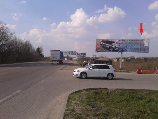 Фото рекламної площини за адресою Городоцкая ул., 302, правая ("Эпицентр", "МЕТРО", АЗС "Атмосфера Центр", ресторан "Пицца на дровах", мебельный салон "Три слона", въезд к автосалонам "Хонда", "Тойота"), в направл. ул. Шевченко