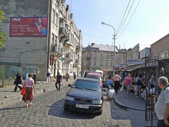 Фото рекламной плоскости по адресу Горской ул.,9, (Июльская пл., Привокзальный рынок, магазин "ТВФ Мастер", УкрГазБанк, кафе "Пирожное"), в направл. ул. Героев УПА