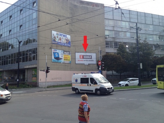 Фото рекламной плоскости по адресу Митрополита Андрея ул.,(фасад), (пл. Святого Юра, Политехнический Ин-т, Гл.Упр.Пенсионного Фонда, бистро "Хит-Кафе"), в направл. просп. Свободы