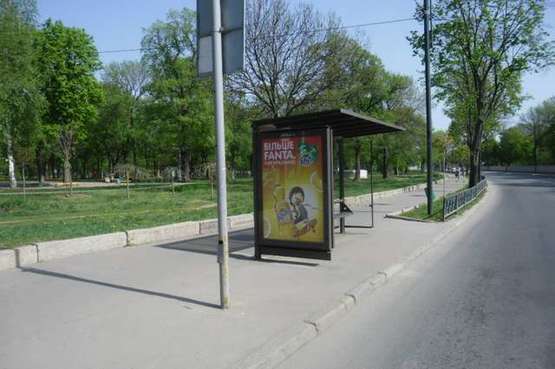 Фото рекламной плоскости по адресу Пушкінська вул. - Студентська вул., (зупинка) №2