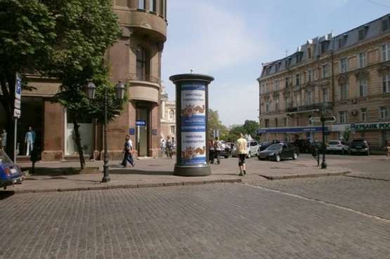 Фото рекламної площини за адресою Дерибасівска вул. - Ришел'євська вул., 4