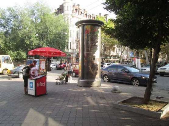 Фото рекламної площини за адресою Дерибасівска вул. - Ришел'євська вул., 4