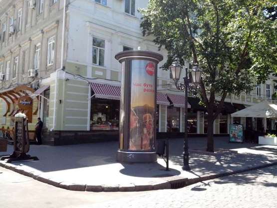 Фото рекламной плоскости по адресу Дерибасівска вул., 31 - Віце-Адмірала Жукова вул.