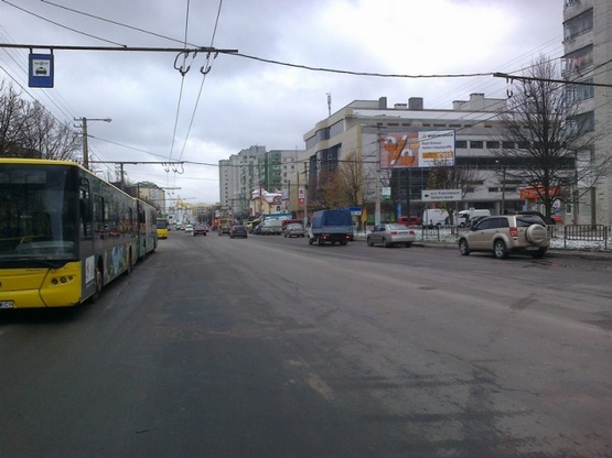Фото рекламной плоскости по адресу Сыховская ул., 8, (ТЦ "Сыхов", Новая почта №6, Еврошоп, "Футбольная точка", ТК "Искра", Сыховский рынок), направл. прос. Красной Калины