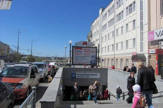 Фото рекламной плоскости по адресу Конституції пл., 21 (№1)