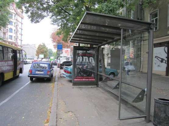 Фото рекламной плоскости по адресу Жуковського вул., 30 - Єкатеринінська вул.