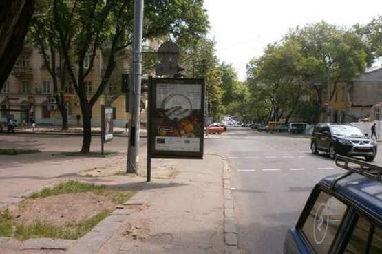 Фото рекламної площини за адресою Жуковського вул., 18 - Пушкінська вул.