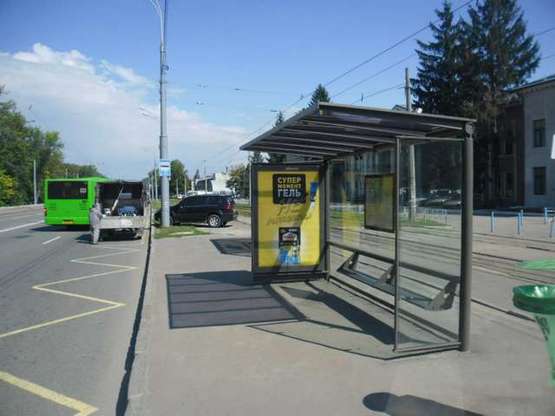 Фото рекламной плоскости по адресу Сумська вул., 132 (зупинка "Дитяча залізниця")