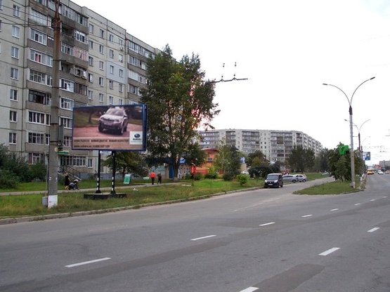 Фото рекламной плоскости по адресу Лушпы просп., 22 (магазин "Аквамастер", кафе "Орхидея", А-Банк, ПриватБанк, маркет "АТБ"), в направ. ул. Харьковской