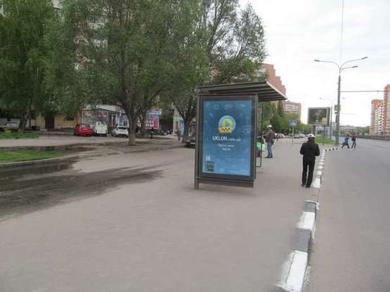 Фото рекламной плоскости по адресу Гагаріна просп., 84 (зупинка)