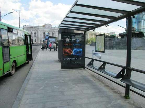 Фото рекламної площини за адресою Конституції пл. - Університетська вул., (зупинка) №1 (С)