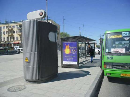 Фото рекламной плоскости по адресу Конституції пл. - Університетська вул., (зупинка) №1 (D)