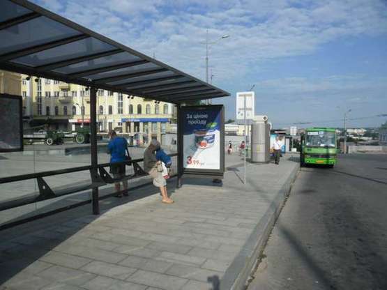 Фото рекламной плоскости по адресу Конституції пл. - Університетська вул., (зупинка) №2 (В)