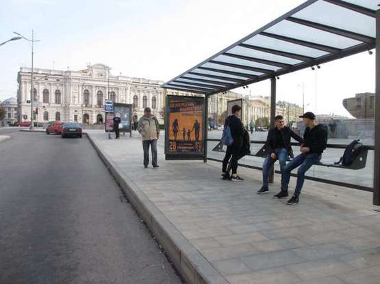 Фото рекламної площини за адресою Конституції пл. - Університетська вул., (зупинка) №2 (С)
