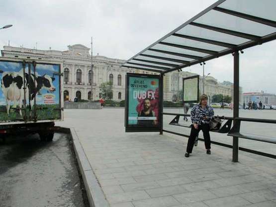 Фото рекламної площини за адресою Конституції пл. - Університетська вул., (зупинка) №3 (С)