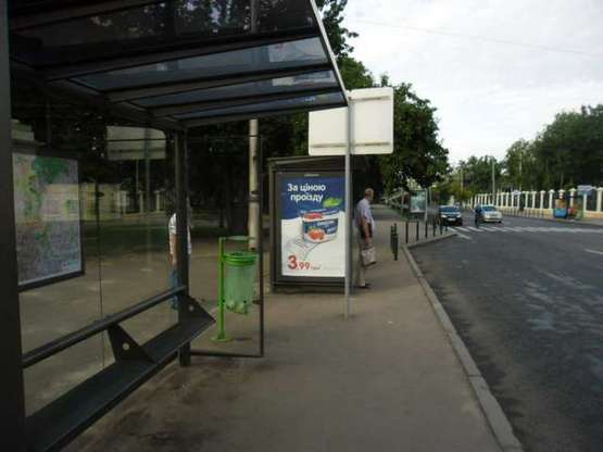 Фото рекламной плоскости по адресу Сумська вул., 128 (зупинка) №1