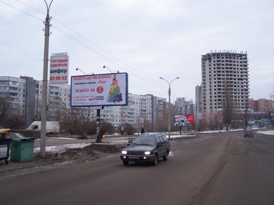 Фото рекламной плоскости по адресу Гагарина ул, 95 из центра (ТЦ "ДнепрПлаза", маркет "Велика Кишеня", "АТБ", ОщадБанк), в направл. ул. Героев Сталинграда