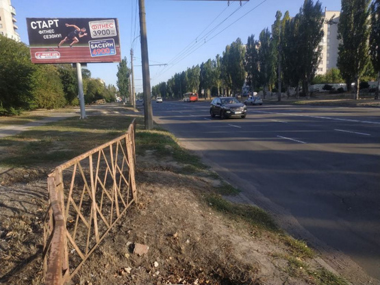 Фото рекламной плоскости по адресу 30-летия Победы ул., 40 (гипер-маркет "Эпицентр", маркет "Фокстрот", "АТБ", "Fresh Market", автосервис), в направл. ул. Смелянской