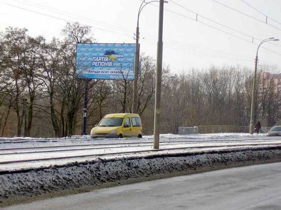 Фото рекламної площини за адресою пр. Комарова,/пр.50 лет Октября направ. на Борщаговку