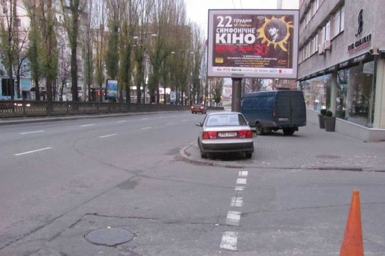 Фото рекламной плоскости по адресу Тараса Шевченка бульв., 54/1 - Горської Алли пров. (Чеслава Бєлінського пров.) (№3 в напр. пл.Перемоги)