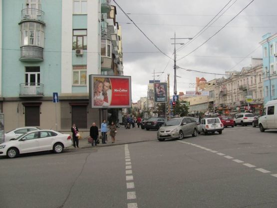 Фото рекламної площини за адресою Велика Васильківська вул., 84 - Ділова вул., (магазин "Rich") (№3)