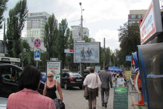 Фото рекламной плоскости по адресу Тараса Шевченка бульв., : гостель "Експрес", (№4 напр. пл.Перемоги)