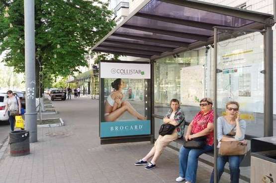 Фото рекламной плоскости по адресу Лесі Українки бульв., 14;_ зупинка громадського транспорту