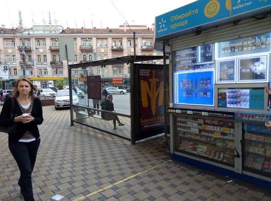 Фото рекламної площини за адресою Толстого Льва пл., 2 - Пушкінська вул., ("Сбербанк Росії") (правору) №1 - зупинка громадського транспорту