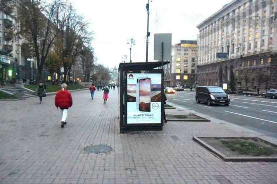 Фото рекламной плоскости по адресу Хрещатик вул., 19, выход из метро «Крещатик»