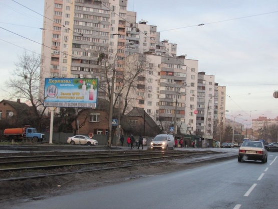 Фото рекламної площини за адресою Алма-Атинская ул./ ул. Профсоюзная (Райффайзен Банк Аваль, магазин "Алло", Новая почта №3, Страйкбольный клуб "Лабиринт"), направ. из города
