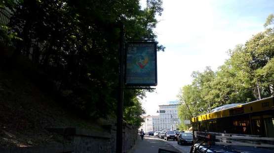 Фото рекламної площини за адресою Володимирський узвіз, №20 - на опорі 3м - №4